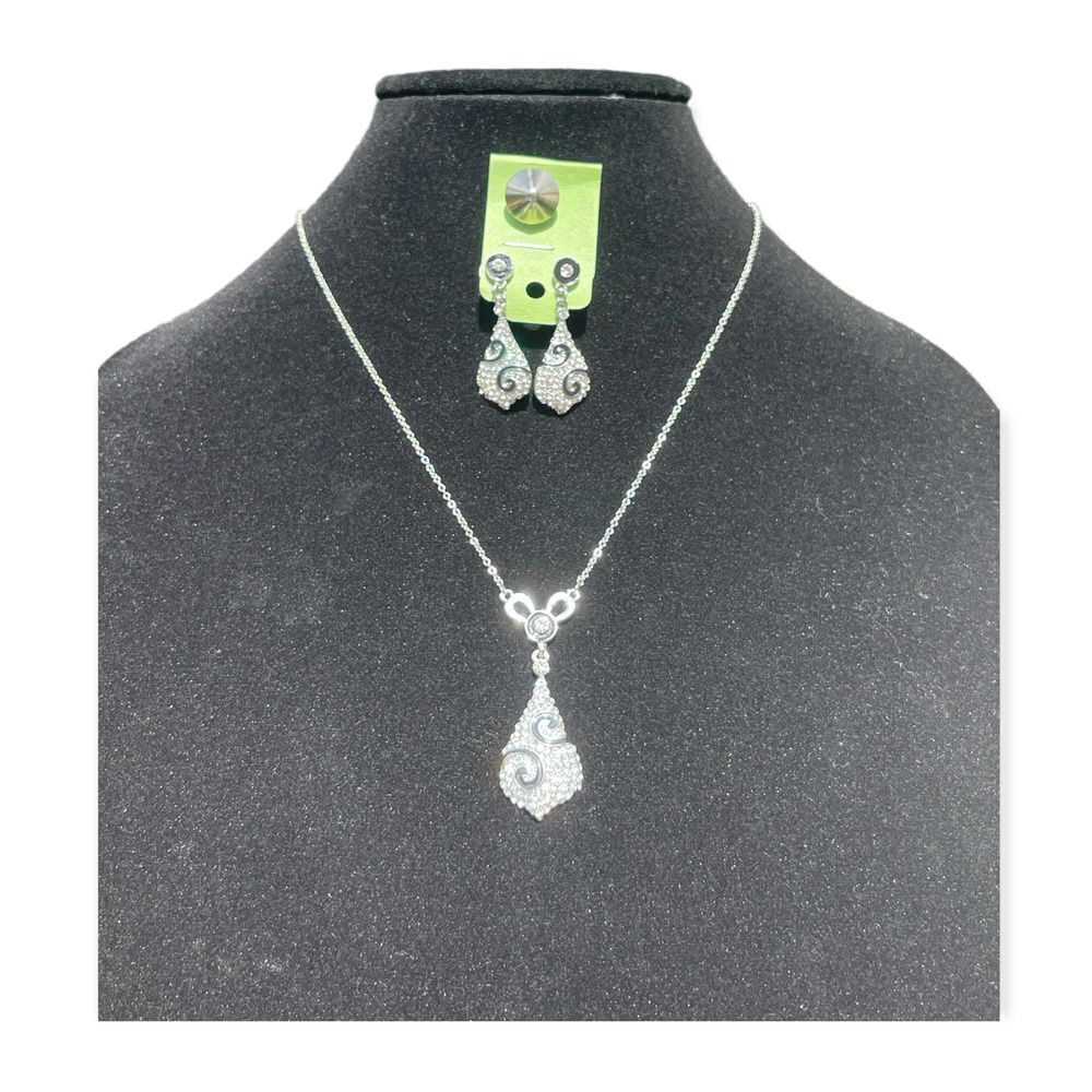 Fashion Jewelry Silver Tone Black Swirl Cut Glass